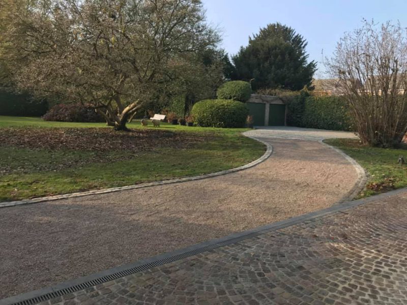 oprit in grindmatten in combinatie met kassei